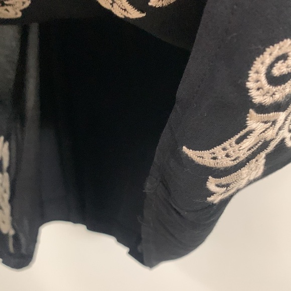 NWT Lulu’s XS Tale to Tell Beige and Black Embroidered Shift Dress - Picture 8 of 12